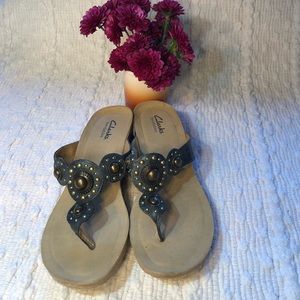 CLARK’S Leather flip flops